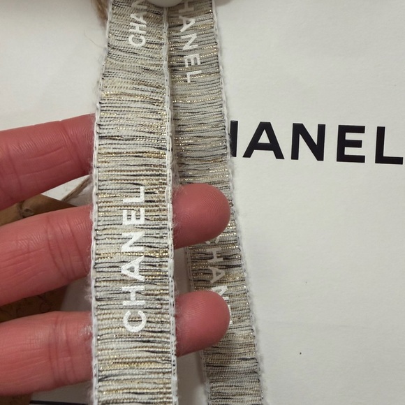 Authentic Chanel Ribbon with Camellia Flower Barrette great gift! NWT - Picture 4 of 12